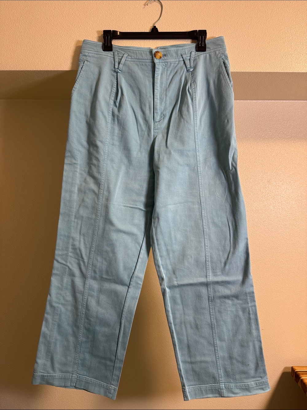 Anthropologie Light Blue‎ Wide Leg Cropped Pants Tortoise Button Size 10